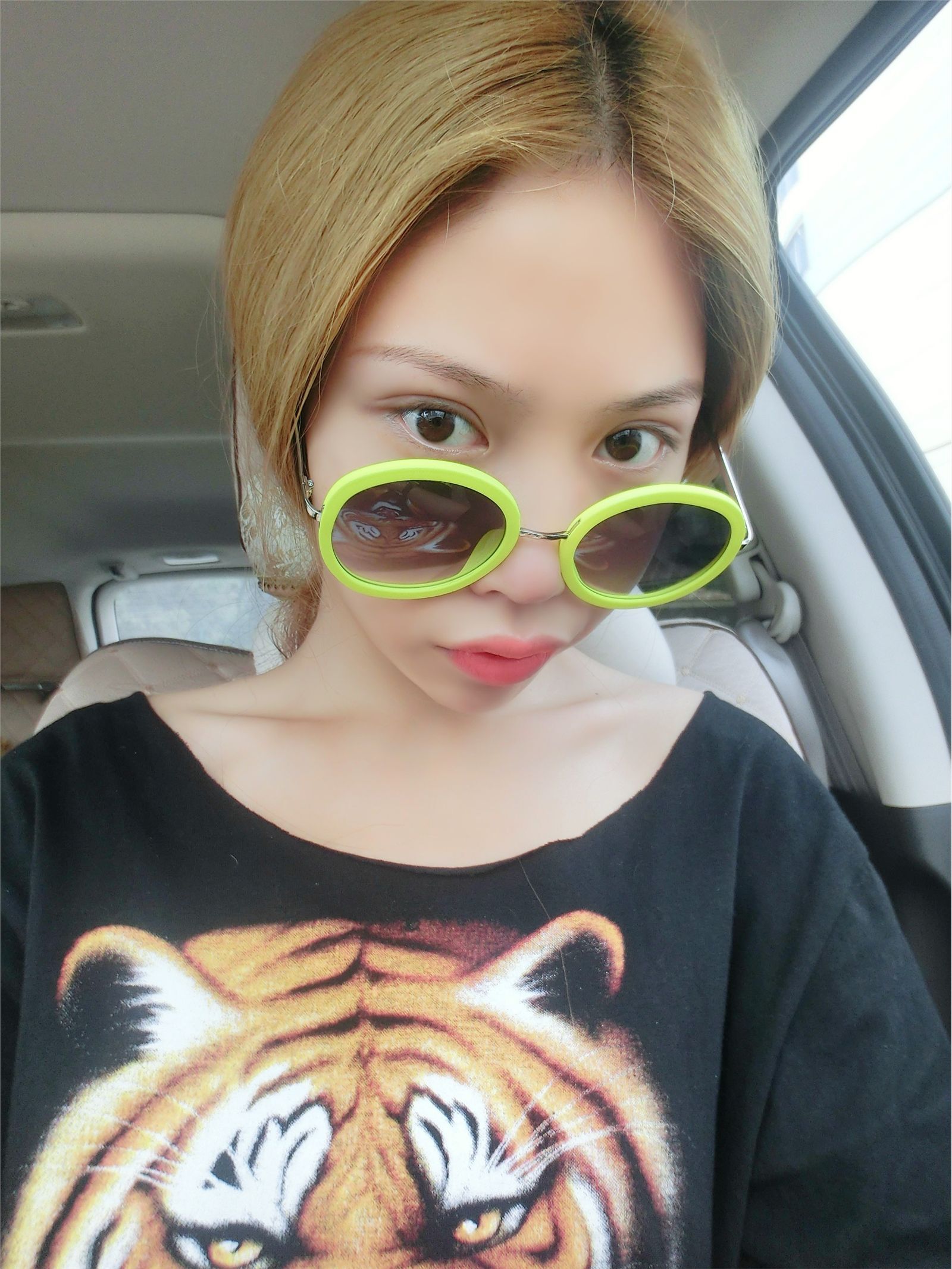 花哨尤物saisai的微博列表微女郎 2